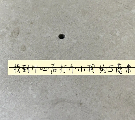 独山子瓷砖空鼓维修公司专业解答在瓷砖铺贴过程中，如果砂料搅拌不均匀，将会带来以下问题