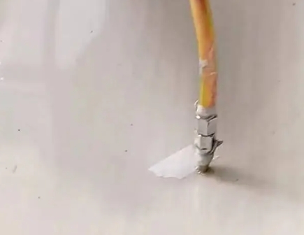 独山子瓷砖空鼓维修公司专业解答在瓷砖铺贴过程中，如果使用的砂料过粗（如全部使用了粗砂），可能会导致以下问题